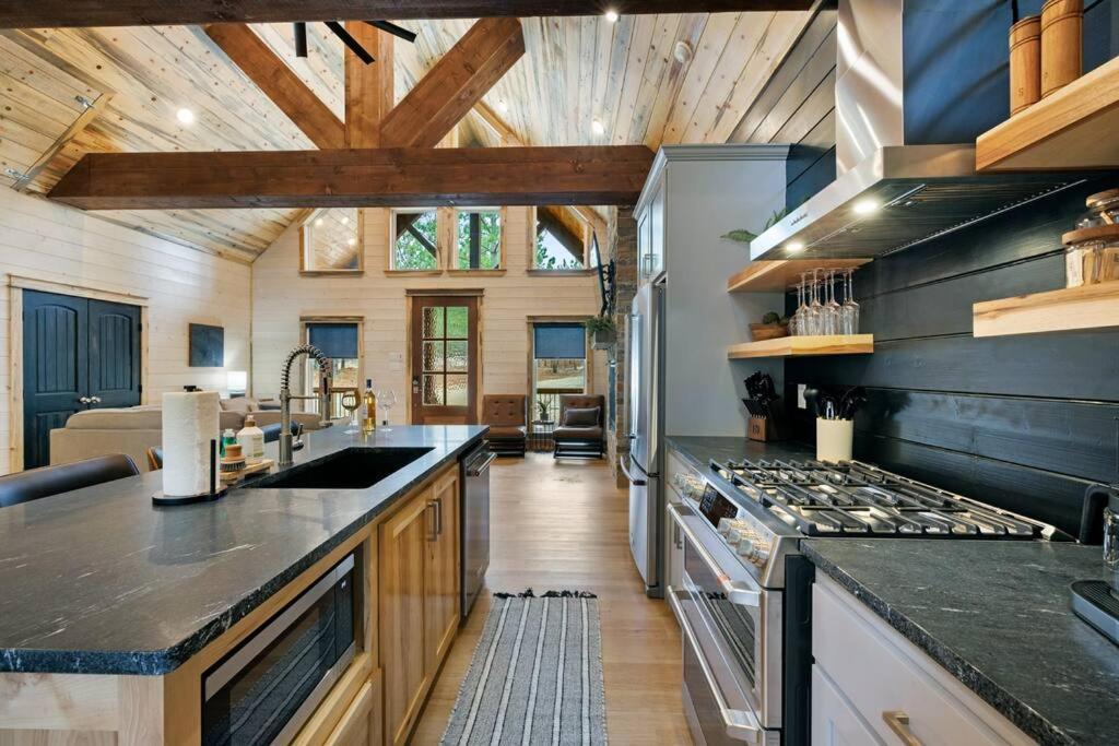 Lone Pine Lodge. Brand New! 2 Bedroom Luxury Cabin. Broken Bow Zewnętrze zdjęcie
